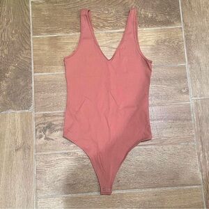 Salmon/Rust Ribbed V-Neck Bodysuit - Size M